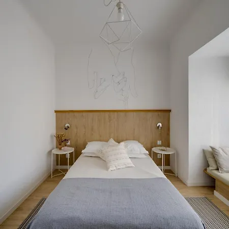 Piso En Carolinas Con 3 Apartment